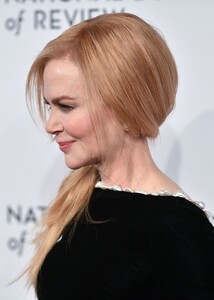 nicole-kidman-s-show-stopping-gown-at-national-board-of-review-awards-gala-0.jpg