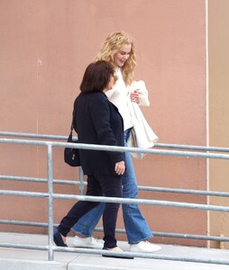 nicole-kidman-spotted-stepping-out-in-palm-springs-03.01.2025-3.jpg