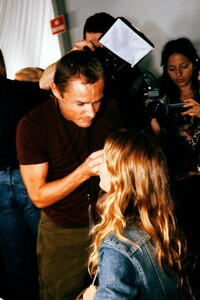 oscardelarentass2001backstage14.thumb.JPG.3623f8afe8f806efc760ee43a488ddc7.JPG