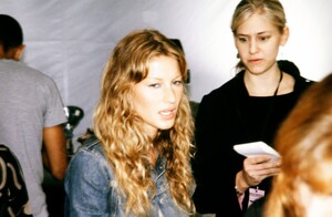 oscardelarentass2001backstage20.thumb.JPG.9da177da74390ea3ad27d157fb97dd86.JPG