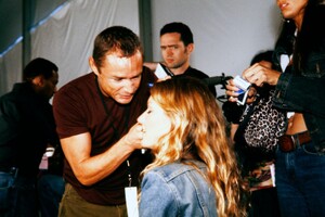 oscardelarentass2001backstage3.thumb.JPG.c017a18fdf3704882e98800fdecab594.JPG