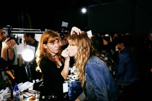 oscardelarentass2001backstage7.thumb.JPG.21e7aa628887ee4c0ba6a2f6c4be9fa1.JPG