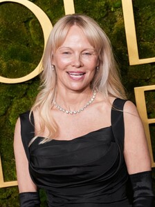 pamela-anderson-s-diamond-drenched-golden-globes-look-marks-return-to-old-hollywood-glamour-6.jpg