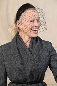 pamela-anderson-s-retro-glam-at-dior-couture-2025-0.jpg