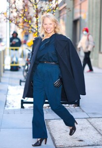 pamela-anderson-spotted-in-hudson-square-new-york-01.07.2025-2.jpg