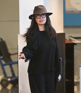salma-hayek-radiates-chic-comfort-on-arrival-at-jfk-in-nyc-10-28-2024-2.jpg