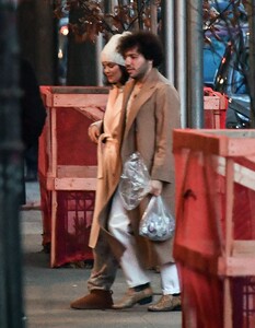 selena-gomez-and-benny-blanco-spotted-together-in-new-york-12.25.2024-5.jpg
