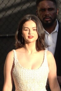 selena-gomez-s-winter-minidress-magic-in-hollywood-01.06.2025-8.jpg