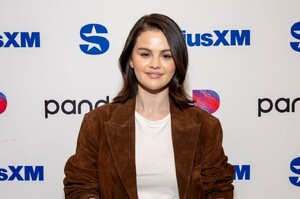 selena-gomez-visits-siriusxm-studios-12.09.2024-2.jpg