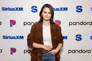 selena-gomez-visits-siriusxm-studios-12.09.2024-3.jpg