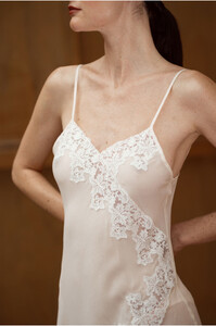 silk-crepe-nightgown(1).thumb.jpg.73e066d90b3900ccedc5f325418c35dd.jpg