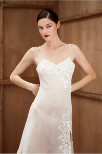 silk-crepe-nightgown(3).thumb.jpg.b767068d2d9bfd51932182b5a0f5b2ce.jpg