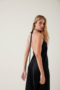 vestido-madona-negro(2).thumb.jpg.ecea728abb7cc21627c4d52777caf1a6.jpg