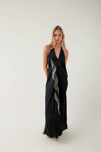 vestido-madona-negro(3).thumb.jpg.ad2c5de5f1ad8b3658e2fe1329e53508.jpg