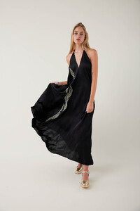 vestido-madona-negro(4).thumb.jpg.2b56b49a9a1983a3d8392c006c6c292e.jpg