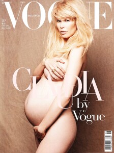 vogue-de-june-2010.thumb.jpg.55a96d9b4966db2c6ffb5033ce528e53.jpg