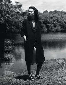 vogue-uk-2013-09-sep-309.thumb.png.0a1ba15f0097e05bb83624a9004a6d01.png