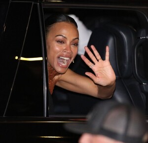 zoe-saldana-celebrates-first-golden-globe-win-01.05.2025-1.jpg