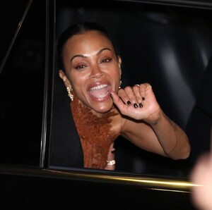 zoe-saldana-celebrates-first-golden-globe-win-01.05.2025-3.jpg