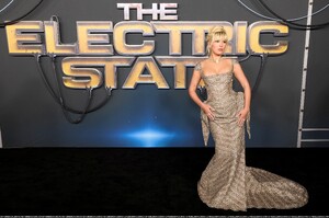 2025-02-25T031243Z_275589004_RC2E1DAOXT0T_RTRMADP_3_FILM-ELECTRIC-STATE-PREMIERE.jpg