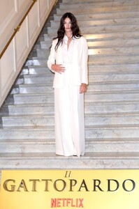 2025DevaCasselattendsthephotocalloftheTVseriesIlGattopardo006.thumb.jpg.7b2769ad1911cd5f30e7fb737dd42ba6.jpg