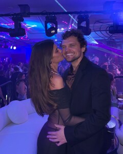 [2025.01.01] sarasampaio_472312102_18484843534058288_4967877255198215702_n.jpg