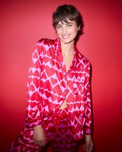 [2025.02.01] victoriassecret_475963976_622505313834388_409975641004088_n.jpg