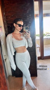 [2025.02.04] victoriajustice_3560934642242875377.jpg