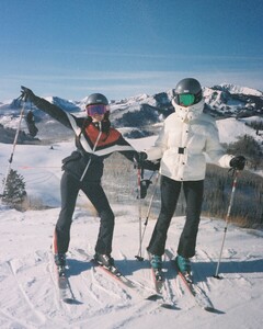 [2025.02.05] sarasampaio_476293335_18490980328058288_1550218853015442304_n.jpg