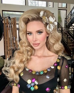 [2025.02.06] tiffanytothxoxo_476425372_18484599091017325_1574253376604083224_n.jpg