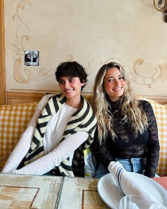 [2025.02.08] victoriassecret_476855085_18513845074024685_6051124203605023386_n.jpg