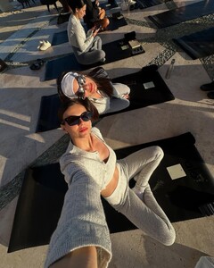 [2025.02.09] victoriajustice_476908000_18576129562006824_1590514399597081596_n.jpg