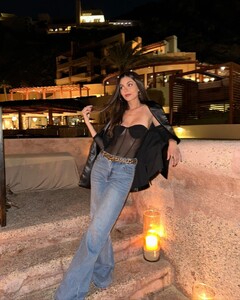 [2025.02.09] victoriajustice_476966431_18576129634006824_4242160847894631451_n.jpg