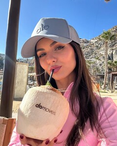 [2025.02.09] victoriajustice_477548979_18576129610006824_19874620352336764_n.jpg