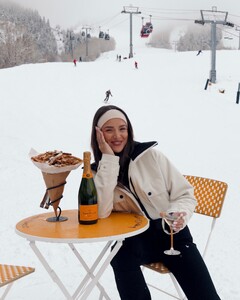 [2025.02.16] helenowen_480011342_18479794276019170_7929305044911201257_n.jpg