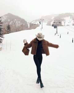 [2025.02.20] helenowen_480997259_18480506806019170_6197735035851108360_n.jpg