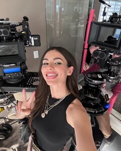 [2025.02.23] victoriajustice_481604639_18578774377006824_7373031015476612822_n.jpg