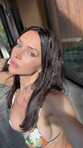 [2025.02.24] rachelc00k_3575383660339932031.jpg