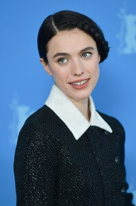 569042722_margaret-qualley-22.jpg