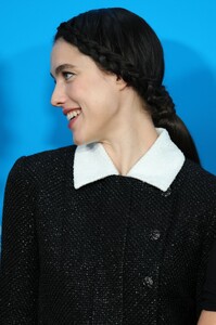 569042733_margaret-qualley-26.jpg