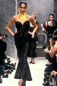 ChristianDior1987HauteCoutureSS18.thumb.jpg.7425065c746761594b29e231f2cf5d22.jpg