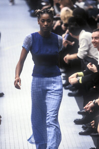 DriesVanNoten1996WomenRTW10.thumb.jpg.c754b8d57f64e2aea3f7eb5d1aeddf8d.jpg
