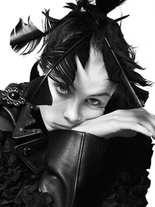 EdieCampbellbyDavidSims(LeSoleilNoir-VogueParisDecember2013).thumb.png.13673077ee03e4bd49bbc325cd1e7feb.png