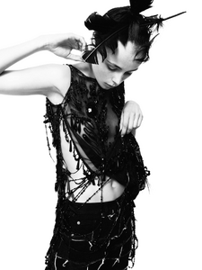 EdieCampbellbyDavidSims(LeSoleilNoir-VogueParisDecember2013)5.thumb.png.b6457797f262c20005c9e462deb48e30.png