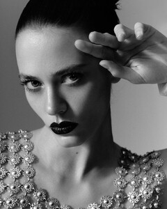 Magnifique_joy.vandereecken_Photoletalent_jordanlarz_Stylisme_theparisianvintage_Makeupbyme___Work_makeup_shooting_photo_noiretblanc(JPG).thumb.jpg.09888c55bb765edc71ff4a6d3f11cd6e.jpg