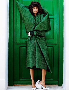 Vogue-Paris-November-2015-Mica-Arganaraz-and-Rianne-Van-Rompaey-by-Mario-Testino-20.thumb.jpg.fdd1d3ce7e1da6465fd621c8019373ef.jpg