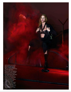 Vogue_Paris_-_Avril_2014-215.thumb.png.678152b6b0c7212eeb6687039d47f143.png