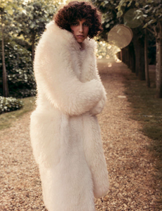 Vogue_Paris_-_Octobre_2015-1230.thumb.png.5f84a027f77f7ae4fe76354b4012266a.png