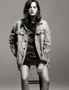 Vogue_Paris_-_Octobre_2015-906.thumb.png.0df62eb26fbb32515496ac84fb0edd42.png
