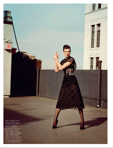 Vogue_Paris_Fevrier_2013-174.thumb.png.8862fbc360da2def5ecafd3d39ab6e90.png